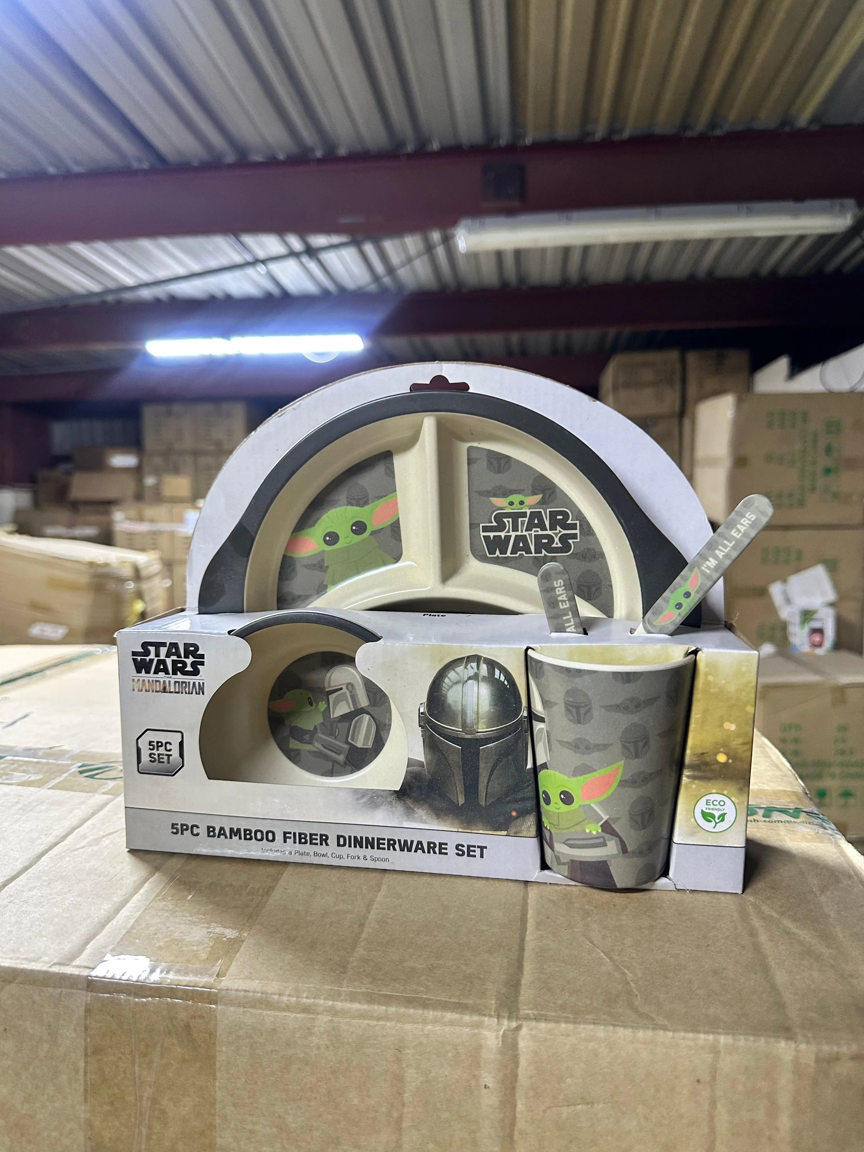 Star Wars-themed bamboo fiber dinnerware set