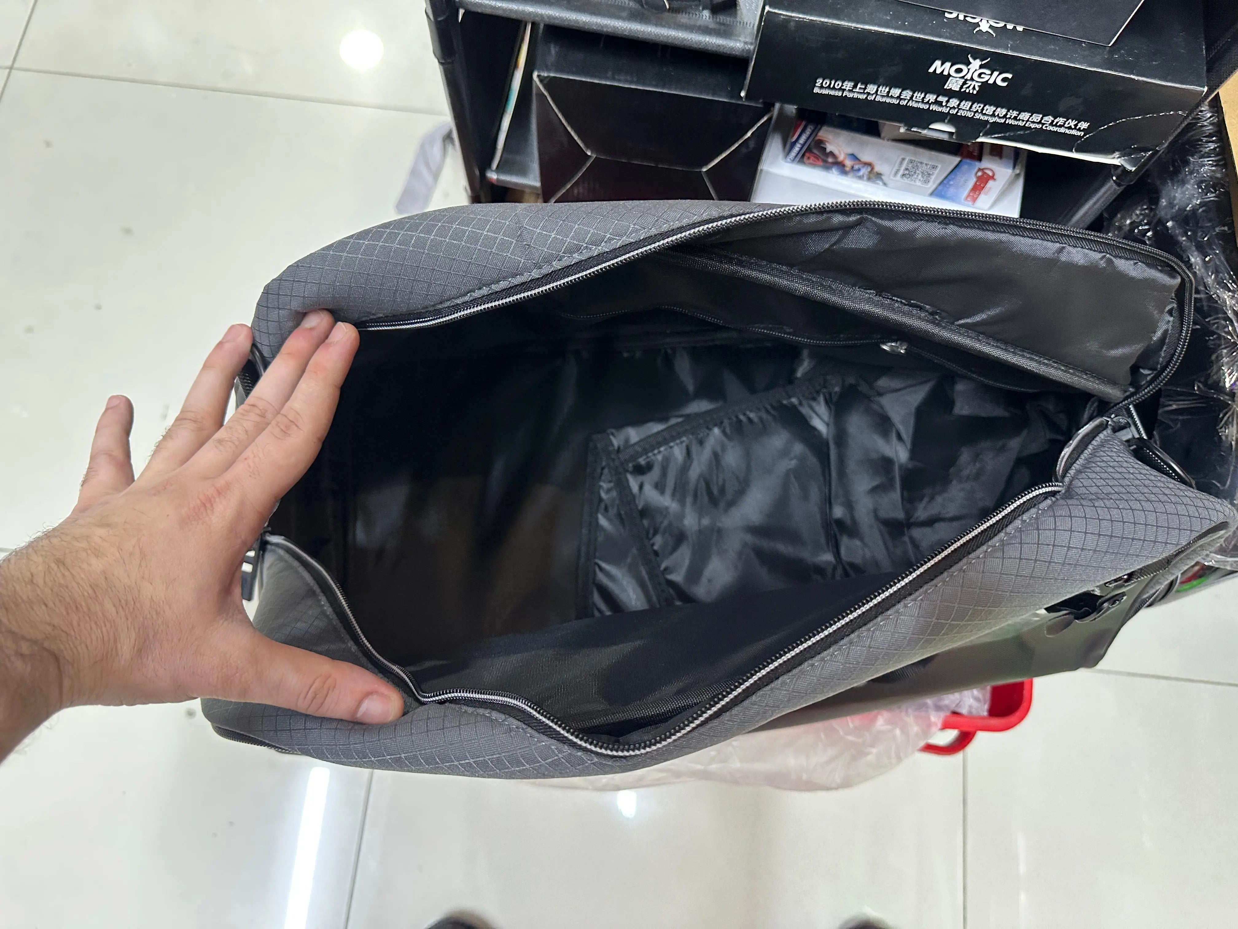 Tiltiest boston bag with spacious design